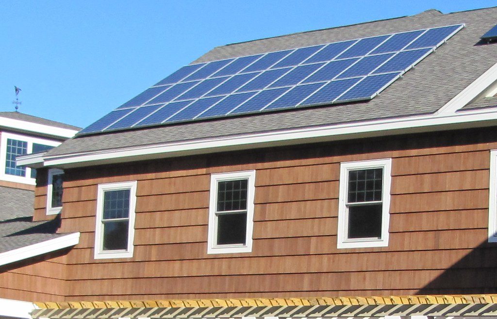 Cand merita sa adaugi baterii la un sistem fotovoltaic