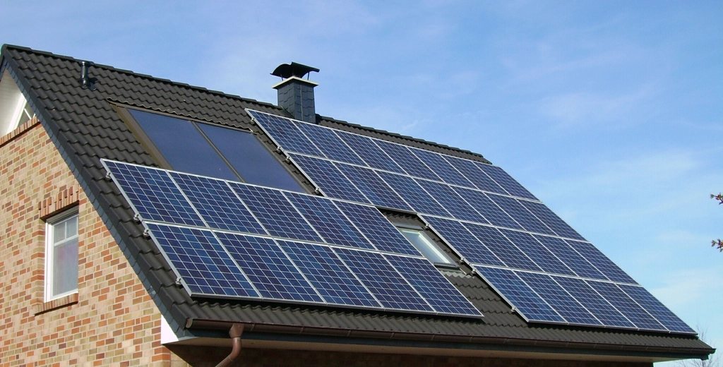 Panouri fotovoltaice si baterii